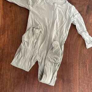 Kyte baby footed onesie 6-12 months